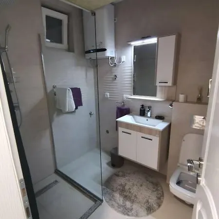 Appartement Lovely One-bedroom In The Center *
